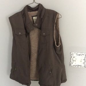 Army Green sleeveless jacket